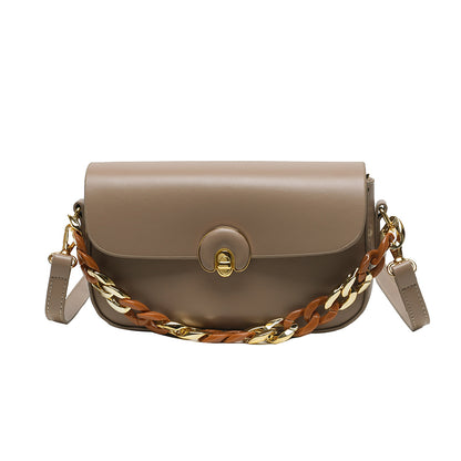 チェーン装飾 バゲットバッグ｜トレンド 合成皮革 クロスボディバッグ｜バックル付き ミニ フラップ パース