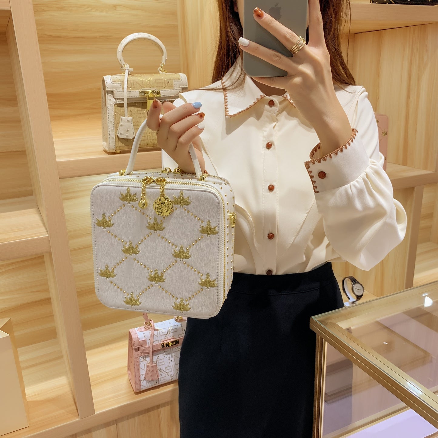 スタッズ ローズモチーフ ミニ ショルダーバッグ｜ファスナー付き ハンドル＆取り外し可能ストラップ｜アーガイル刺繍 エレガント クロスボディバッグ