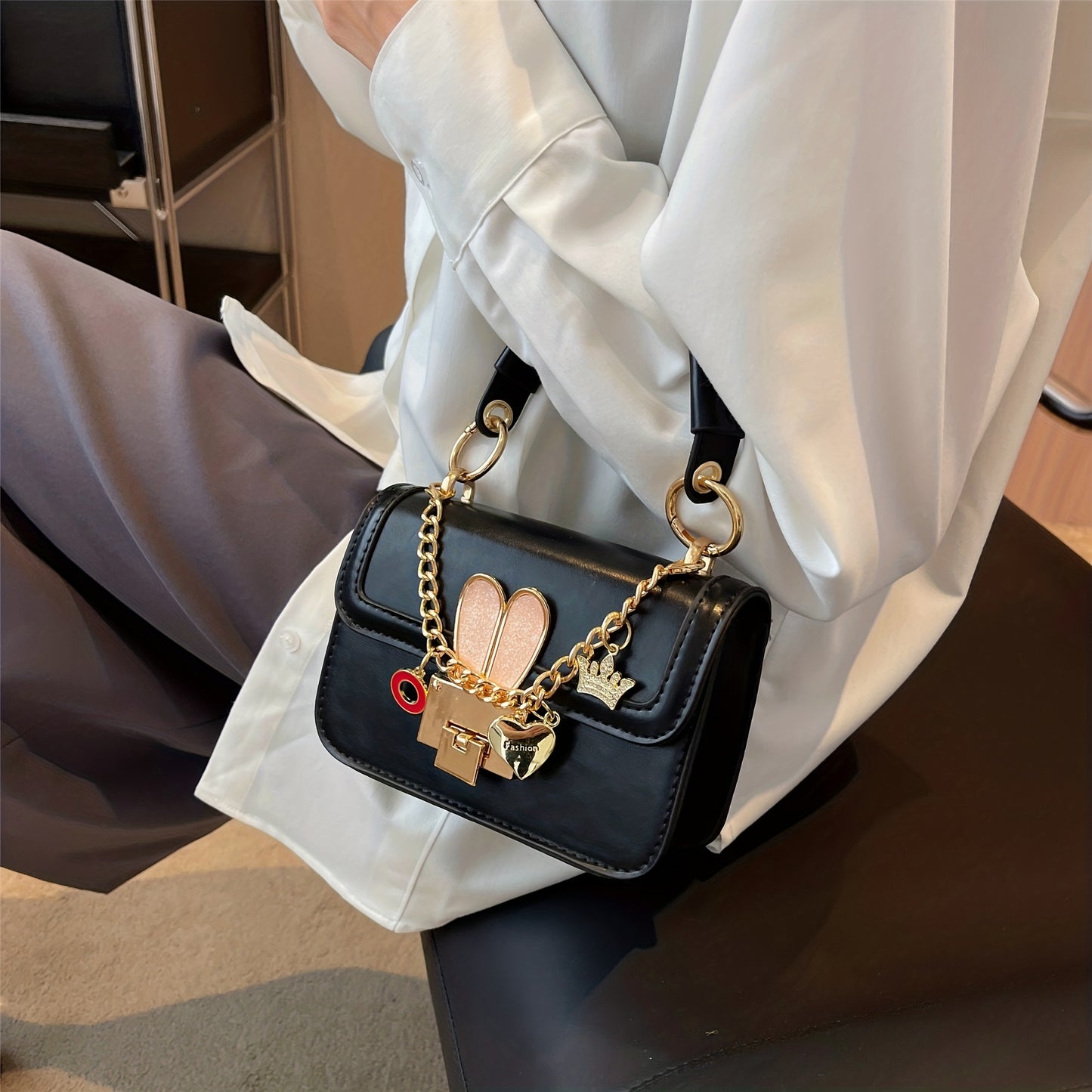 ミニ Y2K クロスボディバッグ｜メタル バニー装飾 ハンドバッグ｜ハートチェーン フラップ スクエア パース レディース