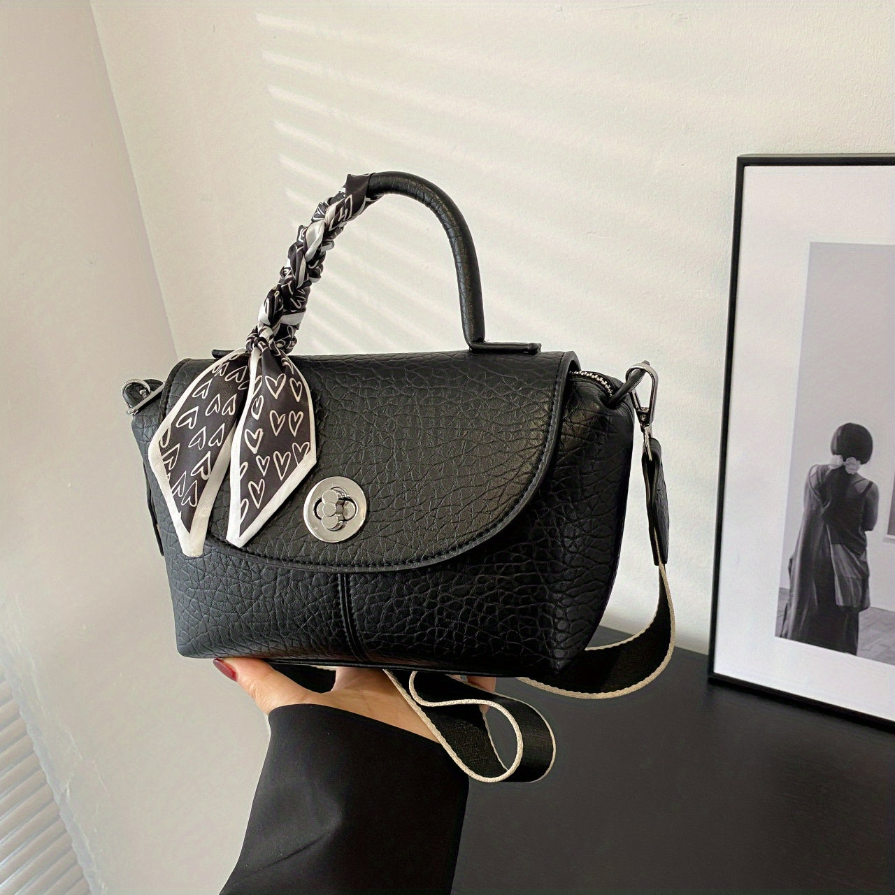 スカーフ装飾 ハンドバッグ｜ターンロック クロスボディバッグ｜トップハンドル フラップ レディース パース