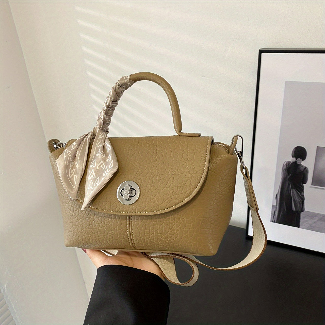 スカーフ装飾 ハンドバッグ｜ターンロック クロスボディバッグ｜トップハンドル フラップ レディース パース