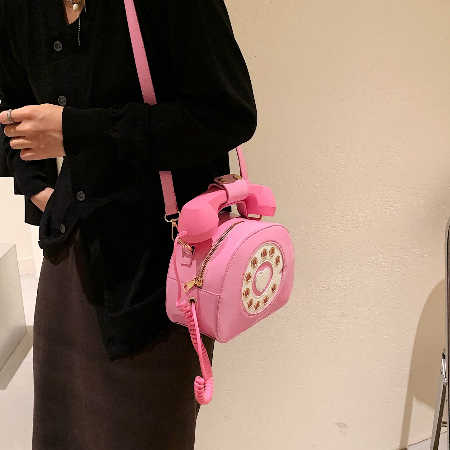 電話型 ショルダーバッグ｜クリエイティブ PUレザー クロスボディバッグ｜個性派 ファスナー付き レディースバッグ