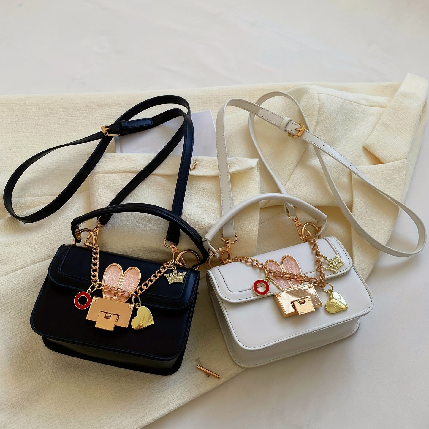 ミニ Y2K クロスボディバッグ｜メタル バニー装飾 ハンドバッグ｜ハートチェーン フラップ スクエア パース レディース