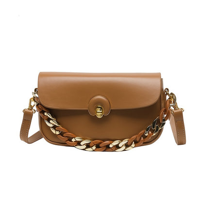 チェーン装飾 バゲットバッグ｜トレンド 合成皮革 クロスボディバッグ｜バックル付き ミニ フラップ パース