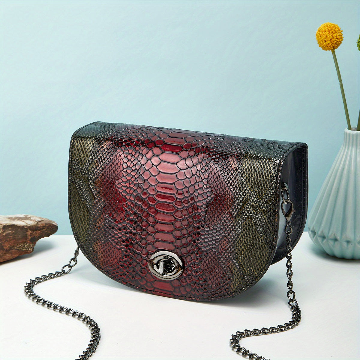 クロコダイル柄 ラメ サドルバッグ｜バックル付き トレンド クロスボディバッグ｜メタルチェーン エレガント ショルダーバッグ