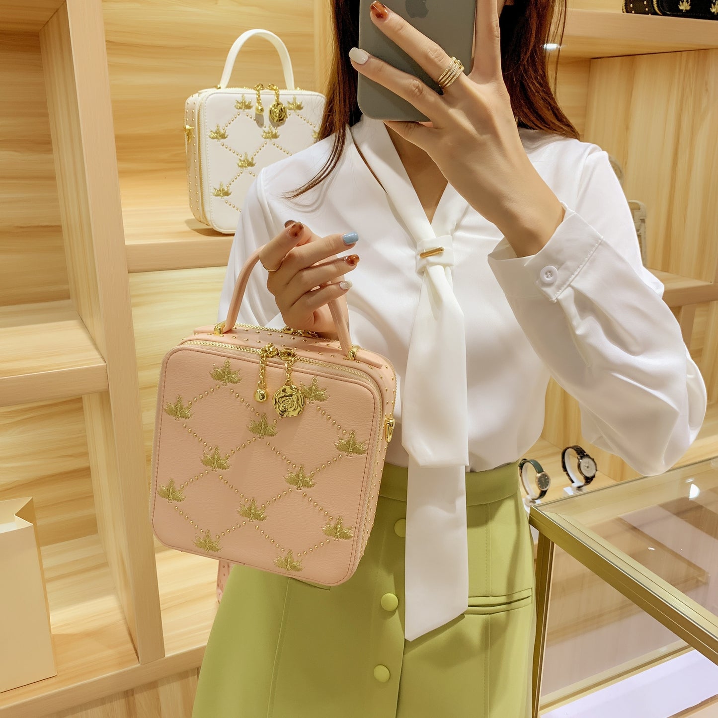 スタッズ ローズモチーフ ミニ ショルダーバッグ｜ファスナー付き ハンドル＆取り外し可能ストラップ｜アーガイル刺繍 エレガント クロスボディバッグ